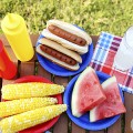 おしゃれなアウトドア食器セットが人気。ピクニックやキャンプにもおすすめ